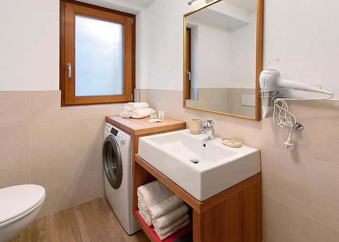 Via Dell'asilo イゾラッチャ